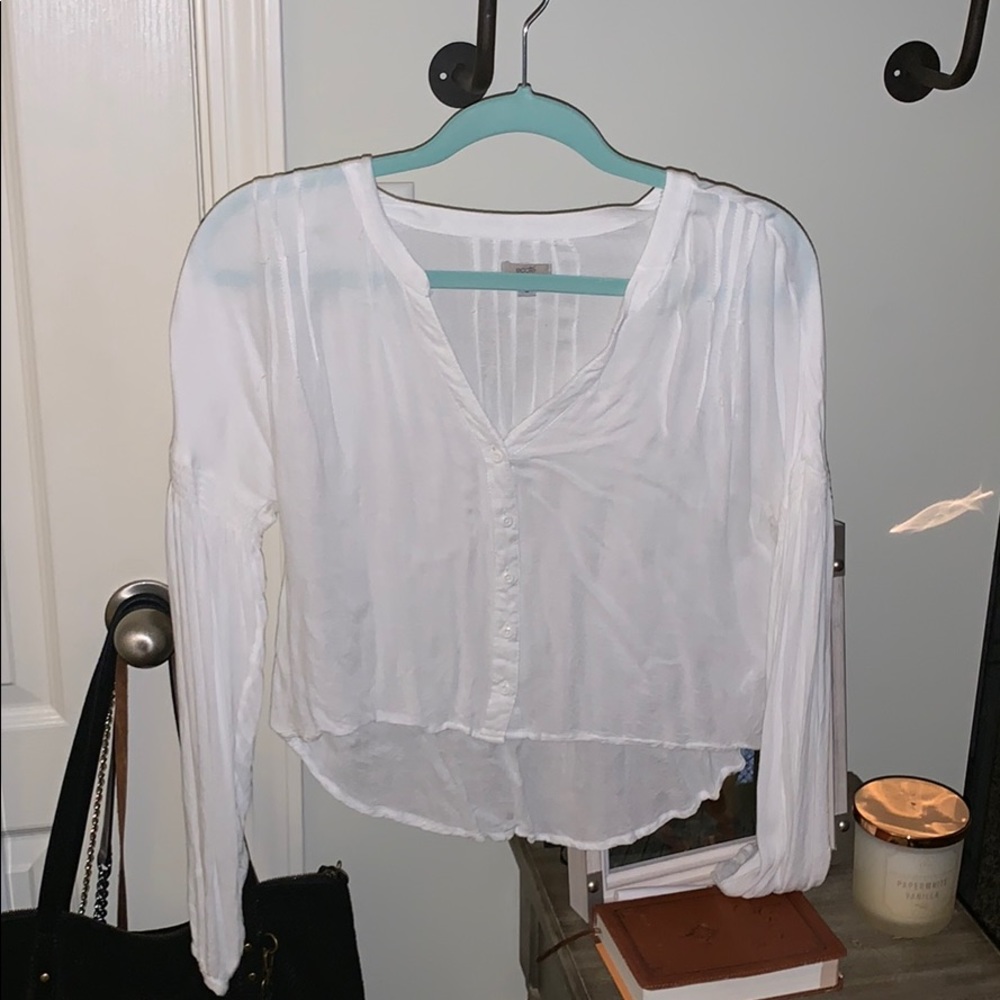 American threads white bell sleeved crop